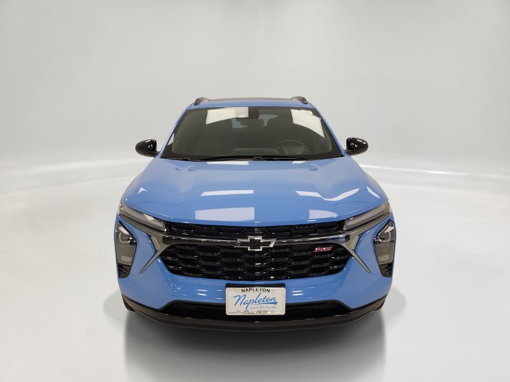 Used 2024 Chevrolet Trax RS w/ Sunroof Package FWD image 2