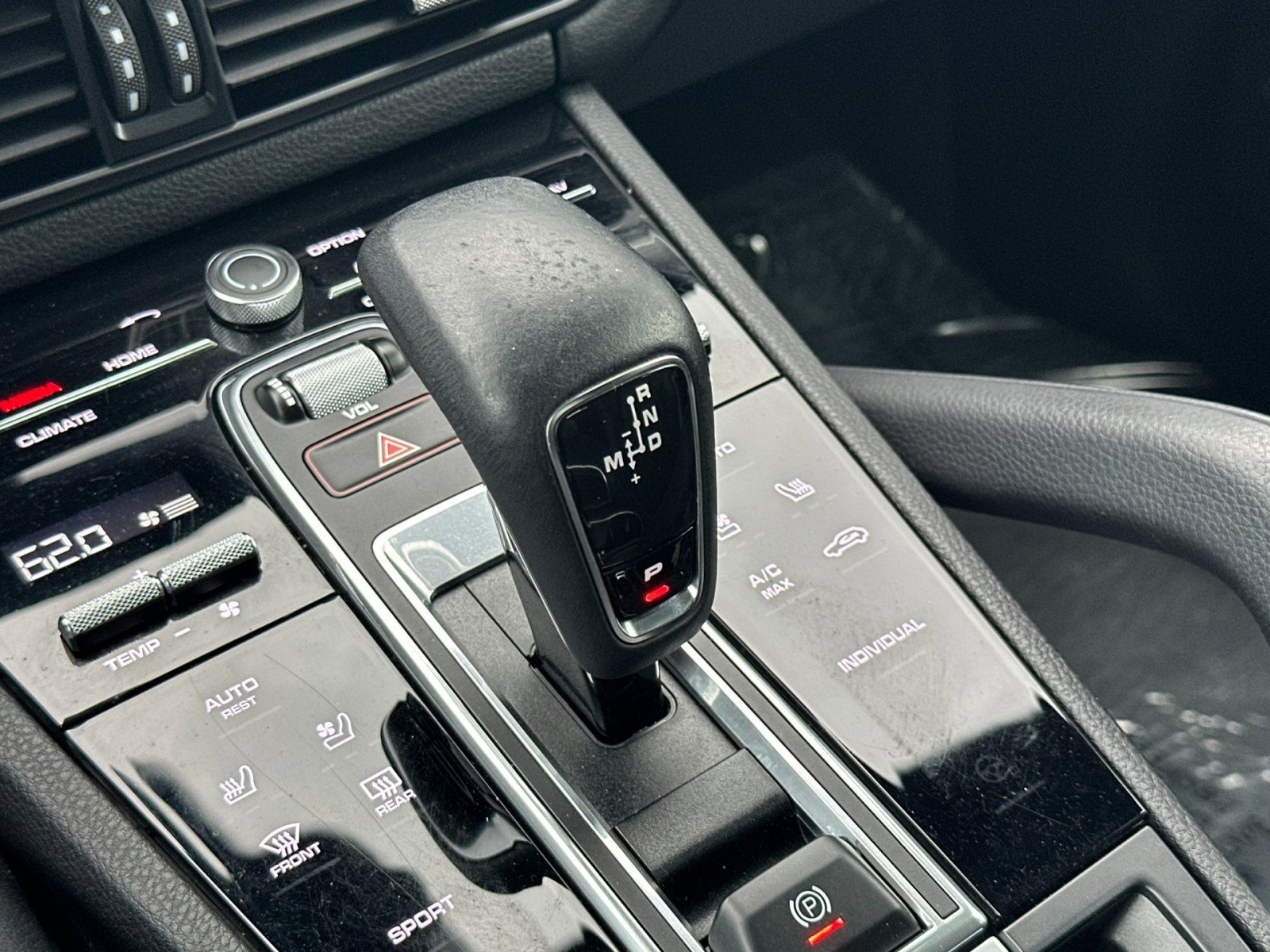 Used 2023 Porsche Cayenne Platinum Edition image 22