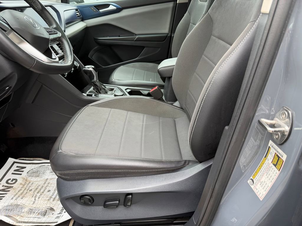 Used 2023 Volkswagen Taos SE w/ Panoramic Sunroof Package image 12