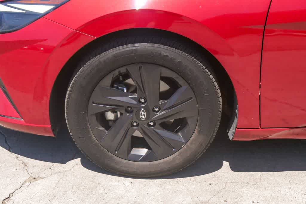 Used 2022 Hyundai Elantra Blue FWD image 5