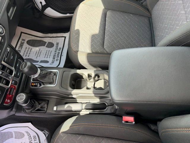 Used 2025 Jeep Gladiator Mojave w/ Convenience Group image 23