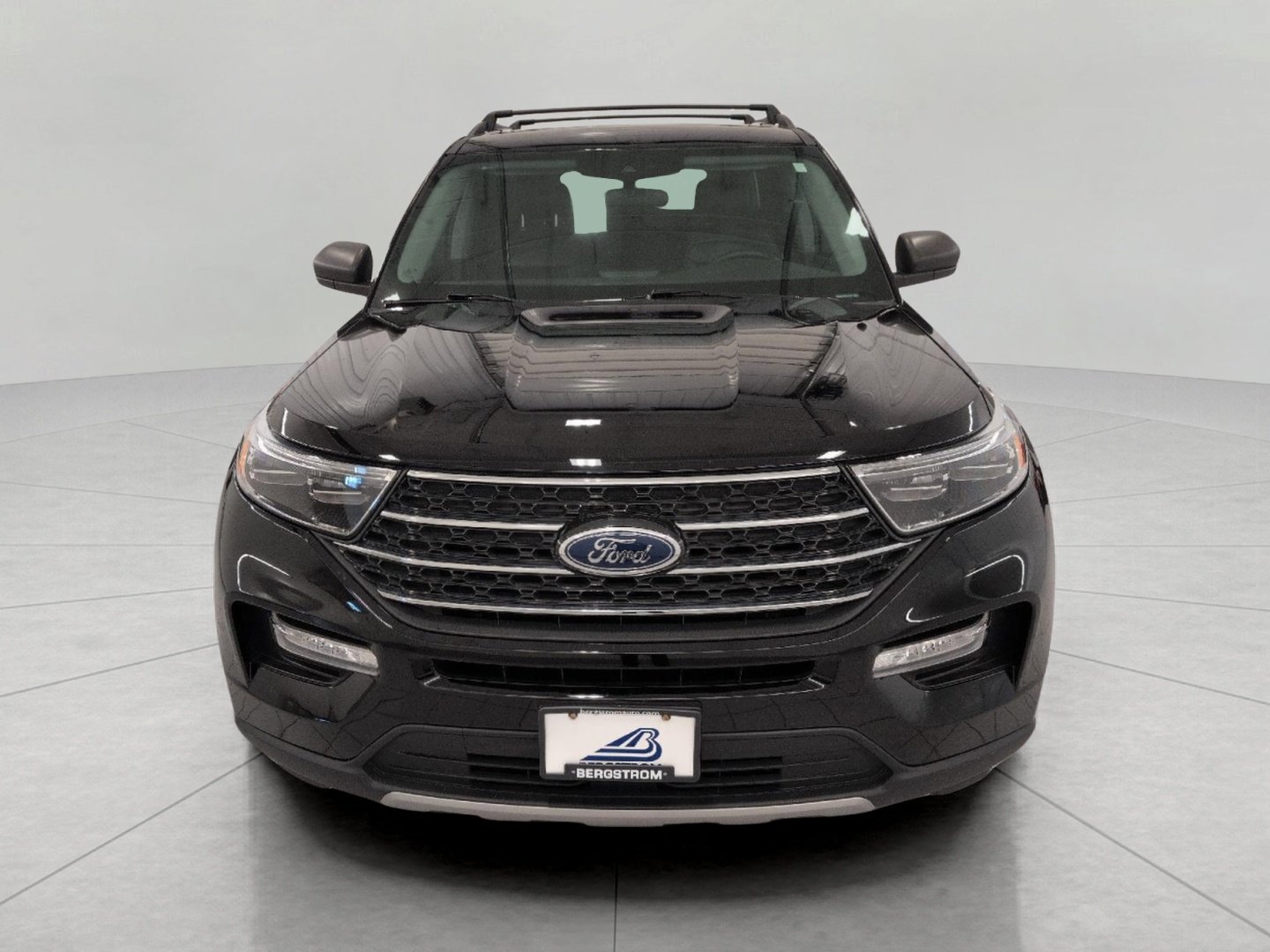 Used 2024 Ford Explorer XLT w/ Equipment Group 202A AWD/4WD image 14