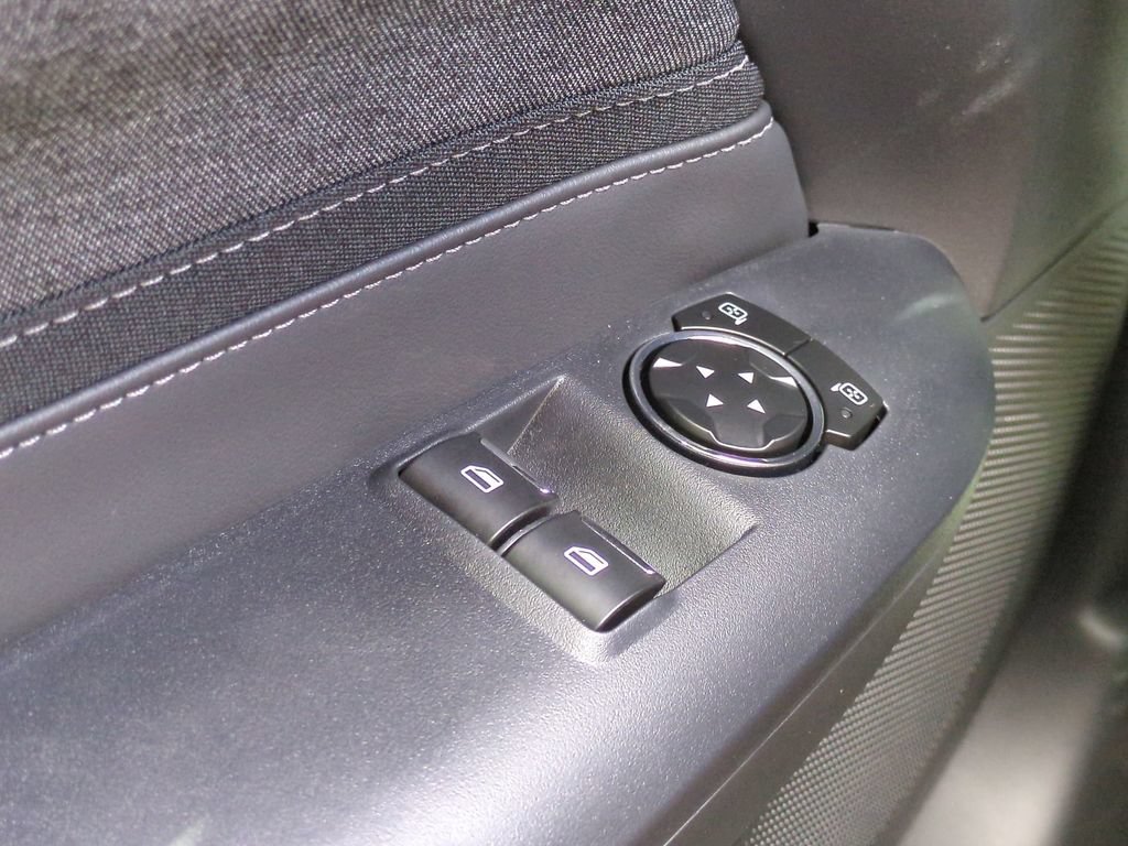 Used 2025 Ford Mustang Coupe RWD image 27