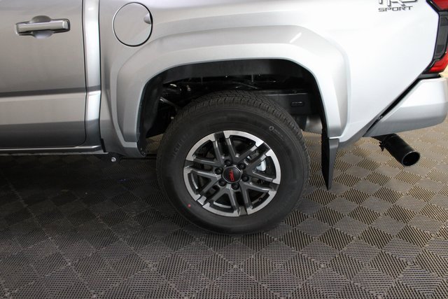 Used 2025 Toyota Tacoma Limited image 9