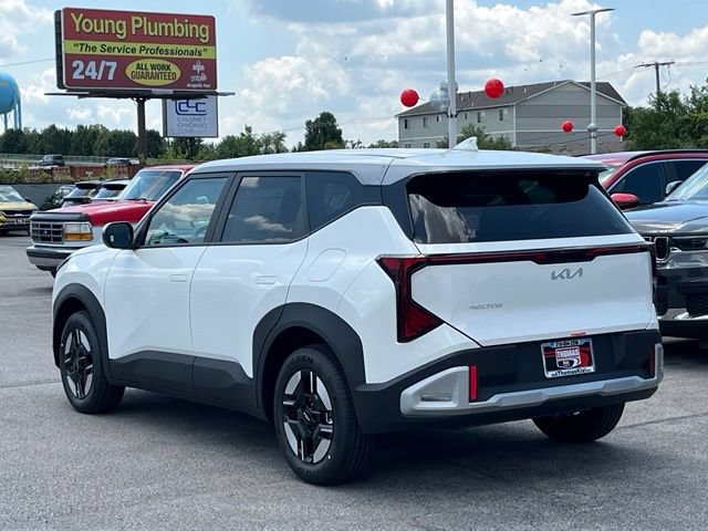 New 2027 Kia Seltos LX FWD image 9