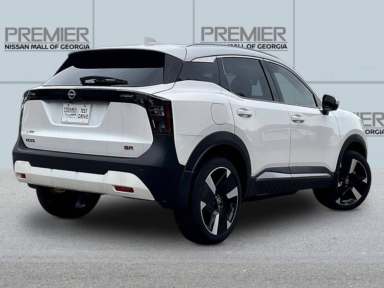 Certified 2025 Nissan Kicks SR FWD image 7