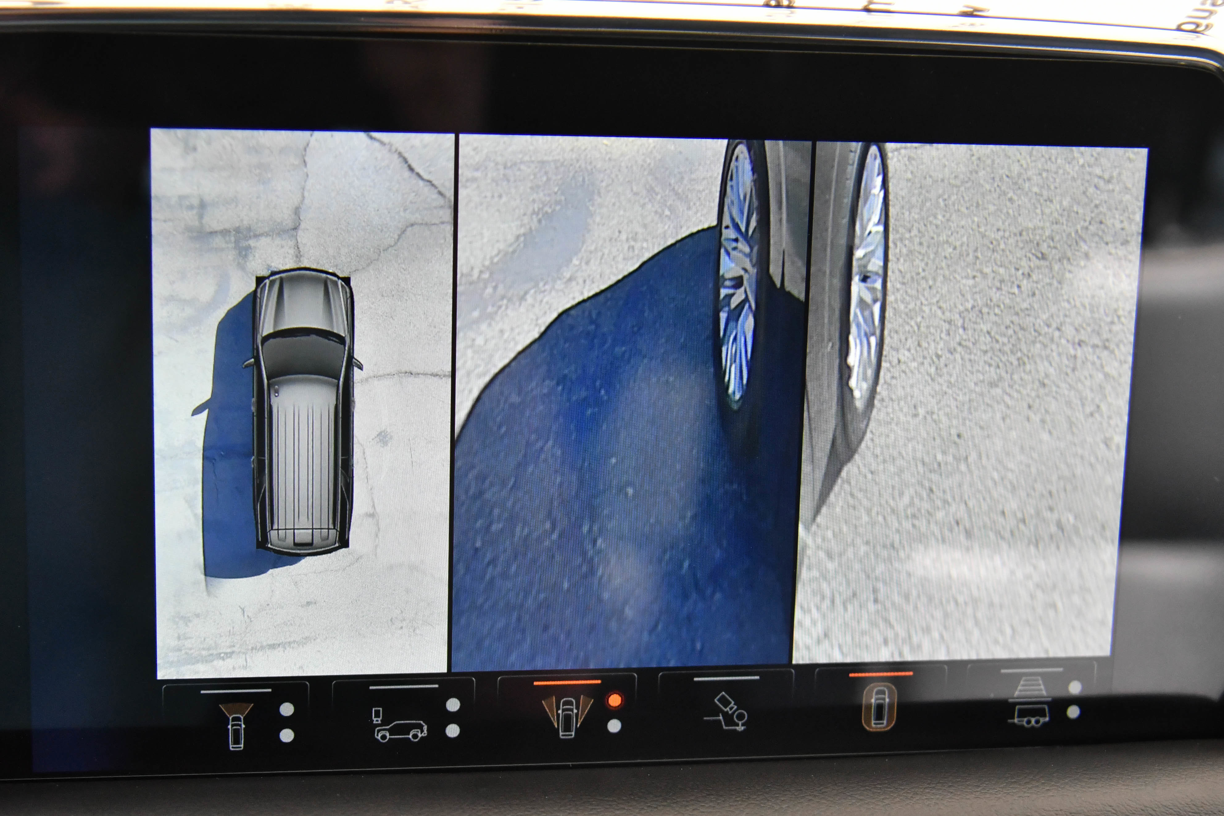 Used 2023 Chevrolet Tahoe Premier w/ Advanced Technology Package RWD image 26