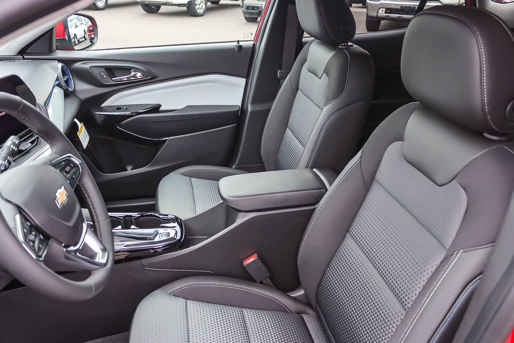 New 2026 Chevrolet Trax LT w/ Sunroof Package image 16