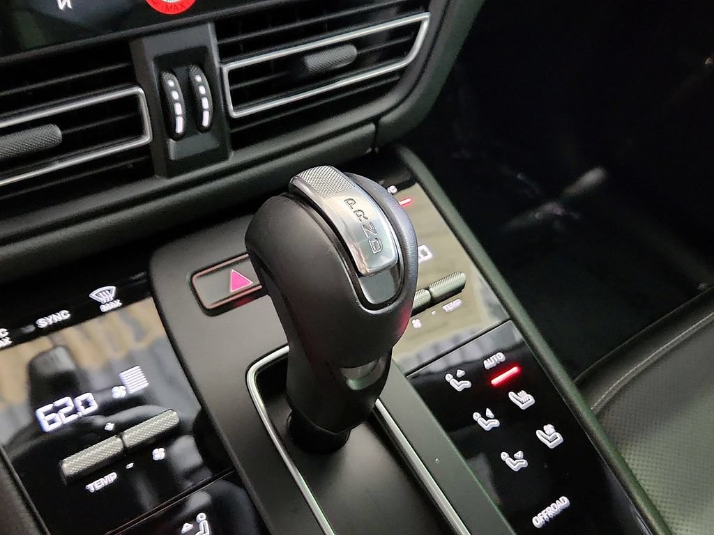 Certified 2024 Porsche Macan GTS AWD/4WD image 15