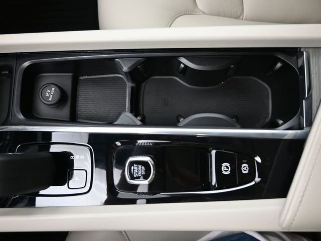 Used 2023 Volvo XC60 B5 Plus w/ Climate Package AWD/4WD image 11