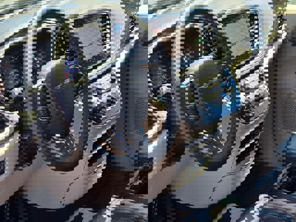 Used 2024 Chrysler Pacifica Select image 24