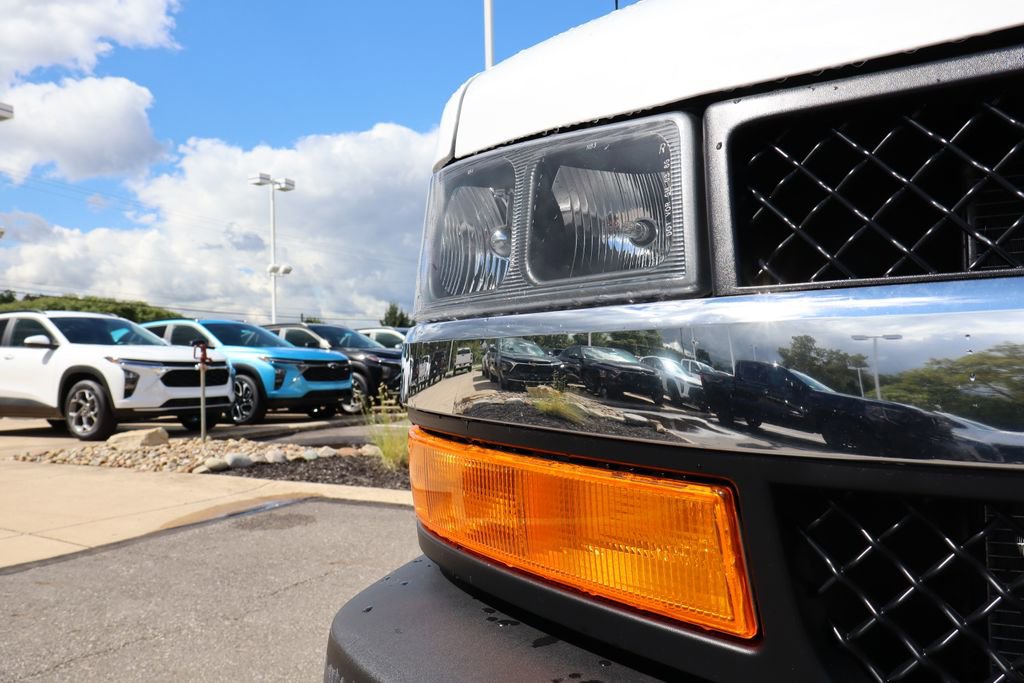 New 2025 Chevrolet Express 2500 w/ Driver Convenience Package image 4