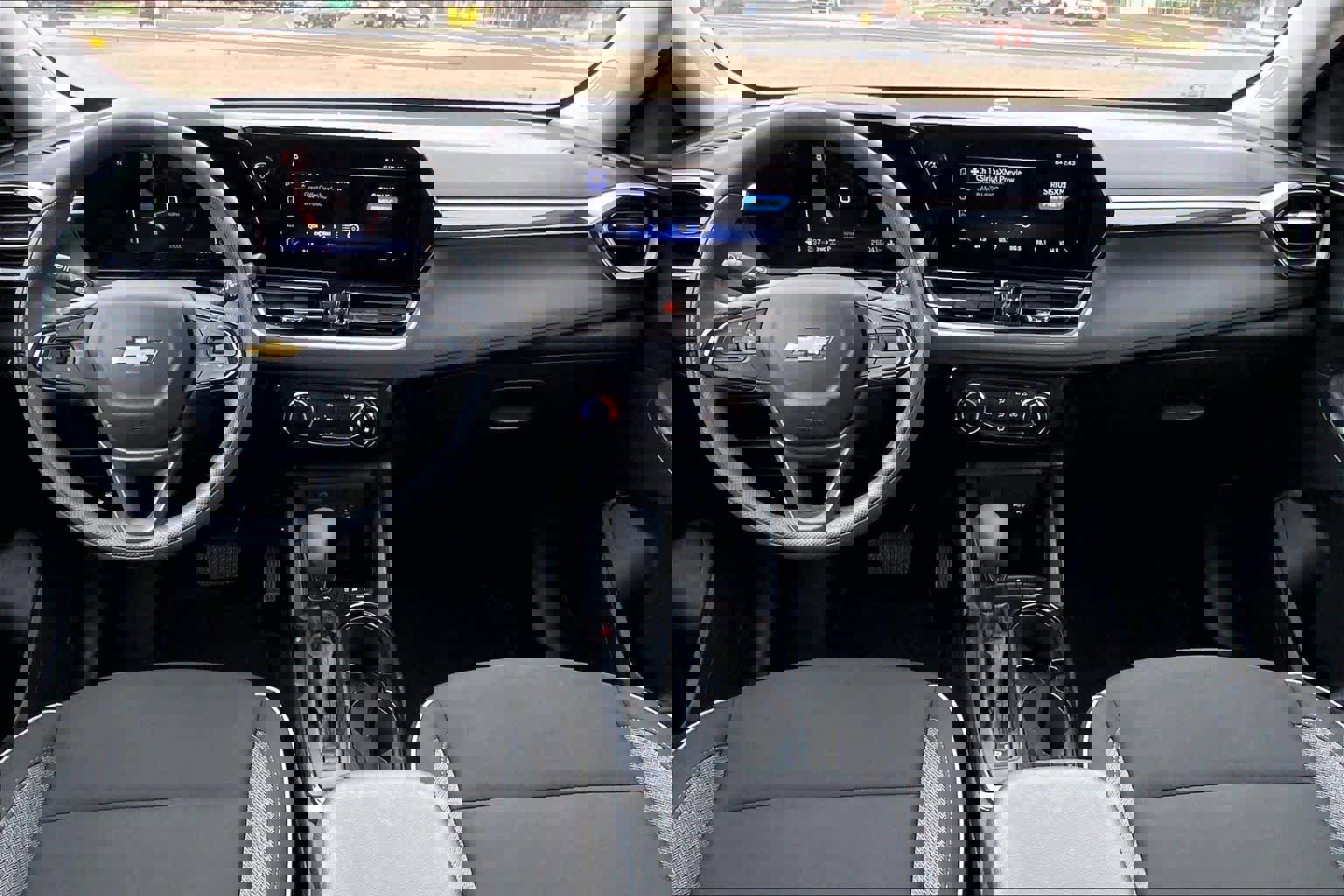 Used 2025 Chevrolet TrailBlazer LT AWD/4WD image 16