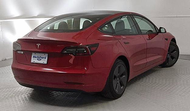 Used 2023 Tesla Model 3 Standard Range image 3