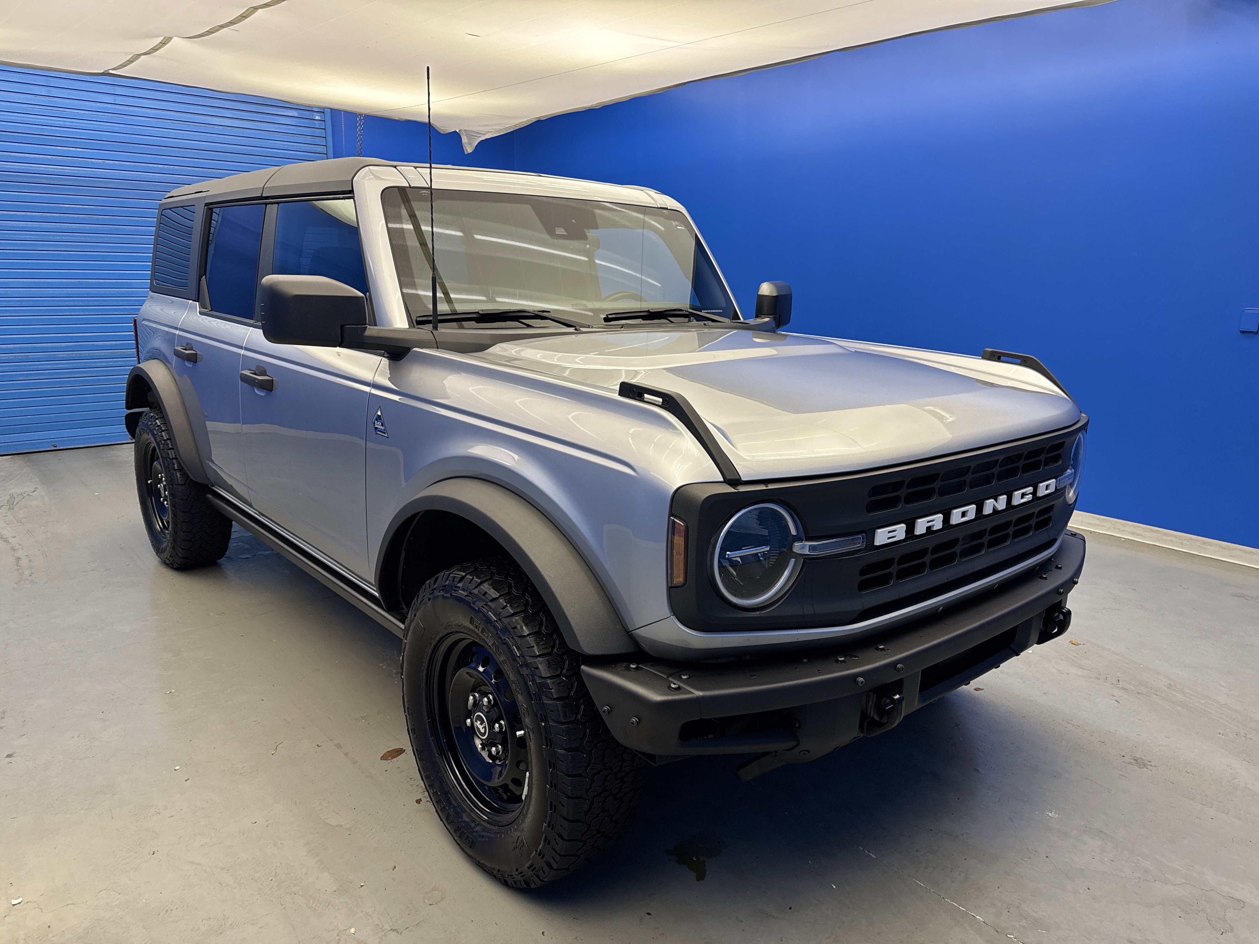 Used 2022 Ford Bronco Black Diamond image 2