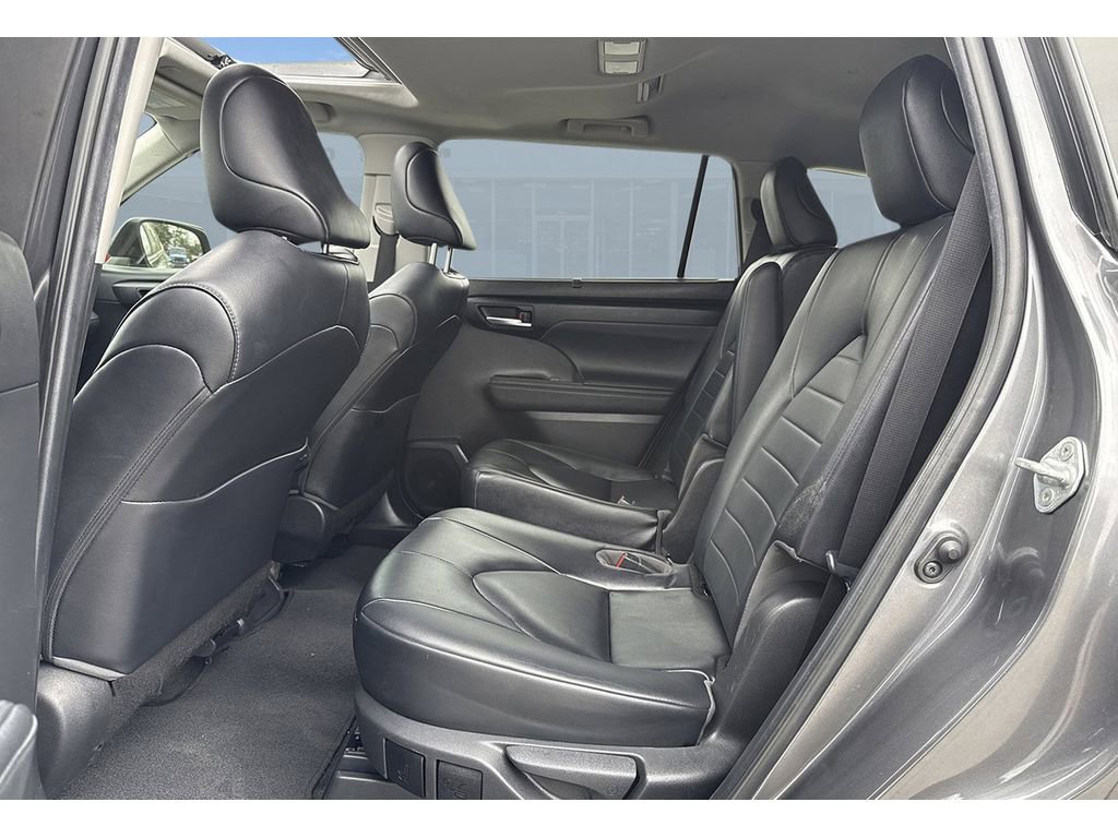Used 2023 Toyota Highlander XLE FWD image 16