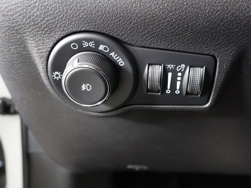 Used 2023 Jeep Compass Latitude image 34