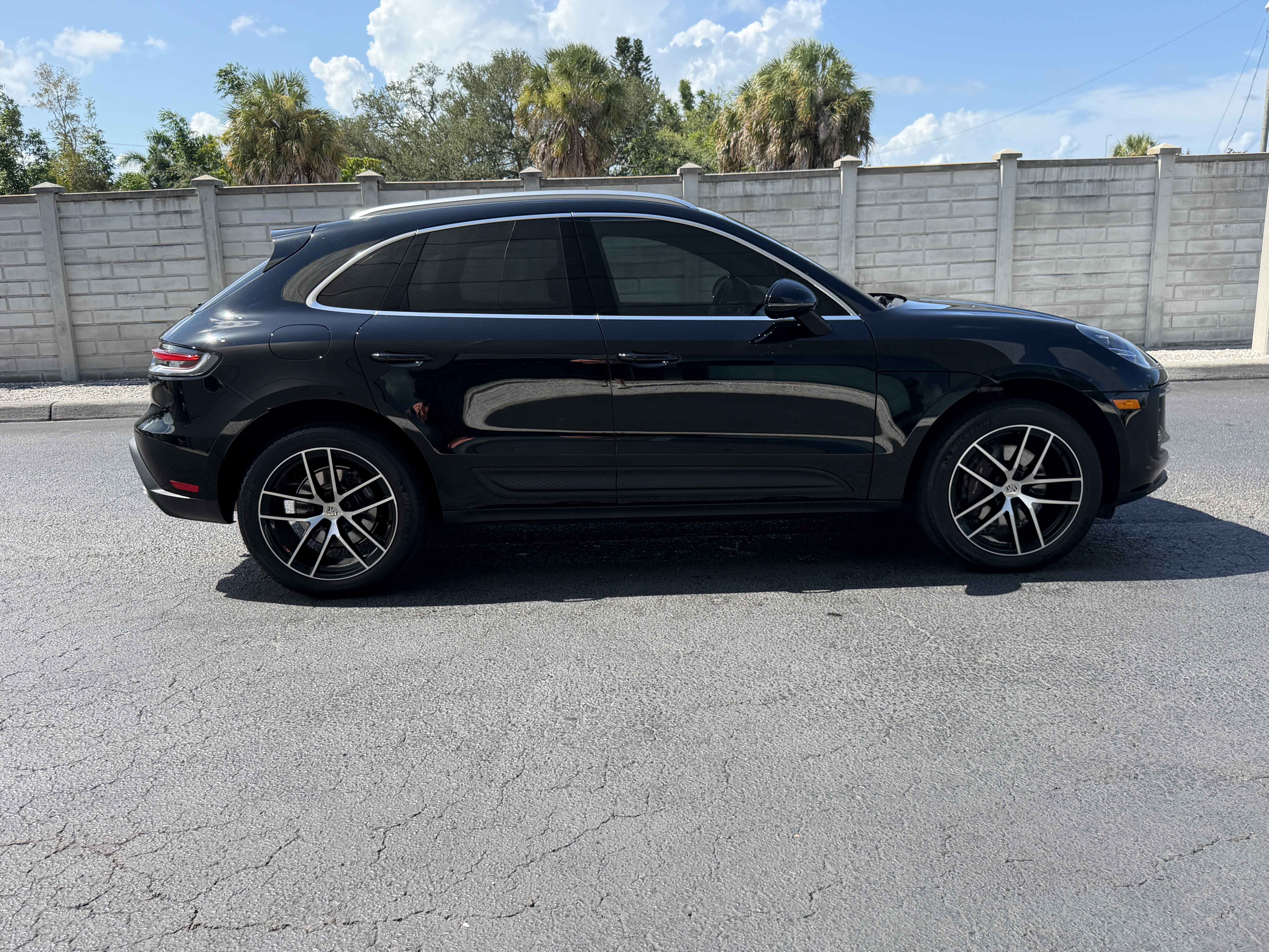 Certified 2024 Porsche Macan AWD/4WD image 7