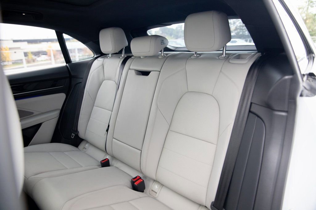 Certified 2025 Porsche Macan Electric RWD image 20