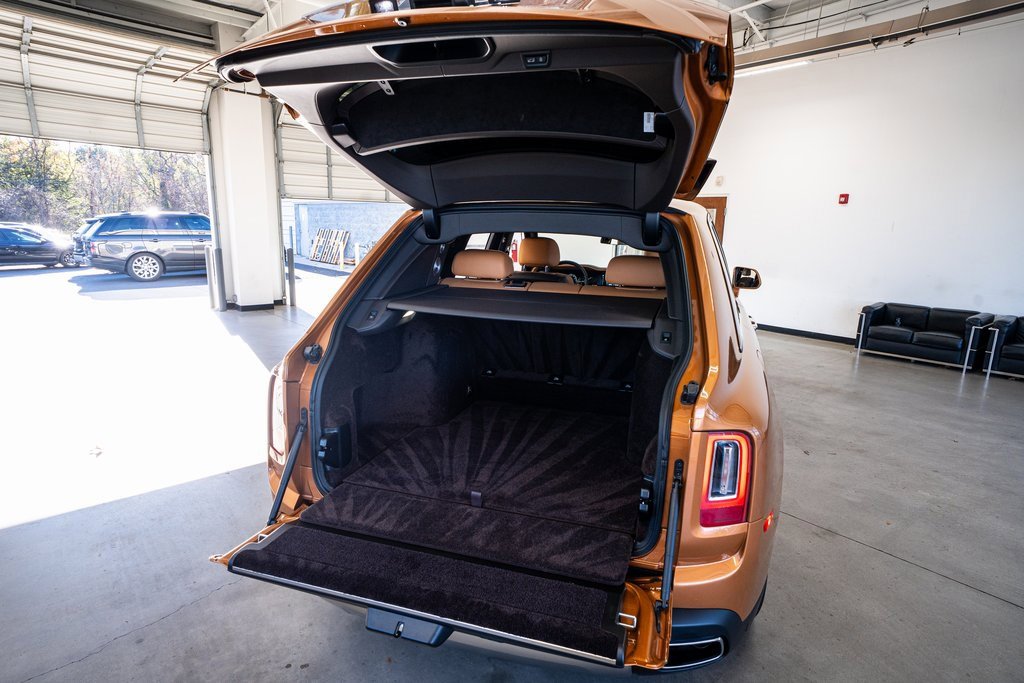 Used 2023 Rolls-Royce Cullinan w/ Cullinan Package image 73