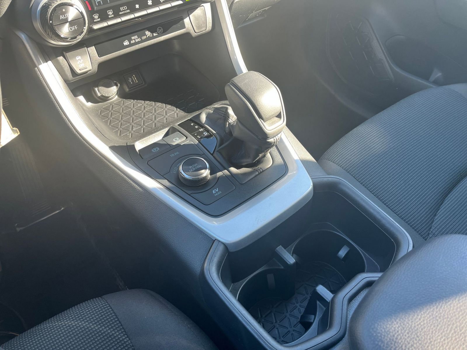 Used 2025 Toyota RAV4 LE image 40