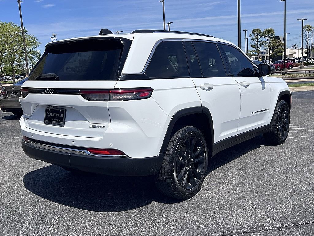 Used 2022 Jeep Grand Cherokee Limited AWD/4WD image 3