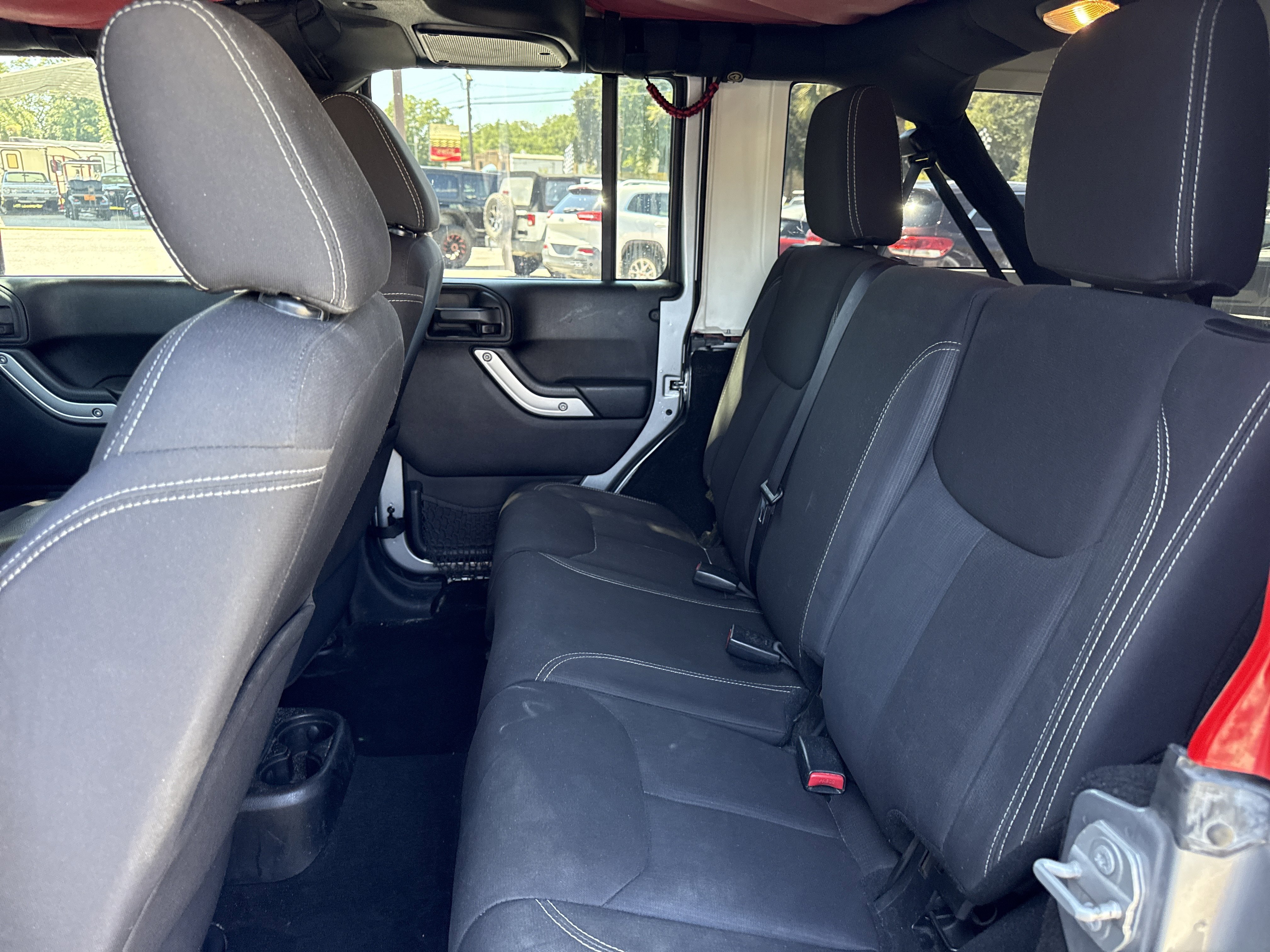 Used 2016 Jeep Wrangler Unlimited Sahara w/ Max Tow Package AWD/4WD image 10