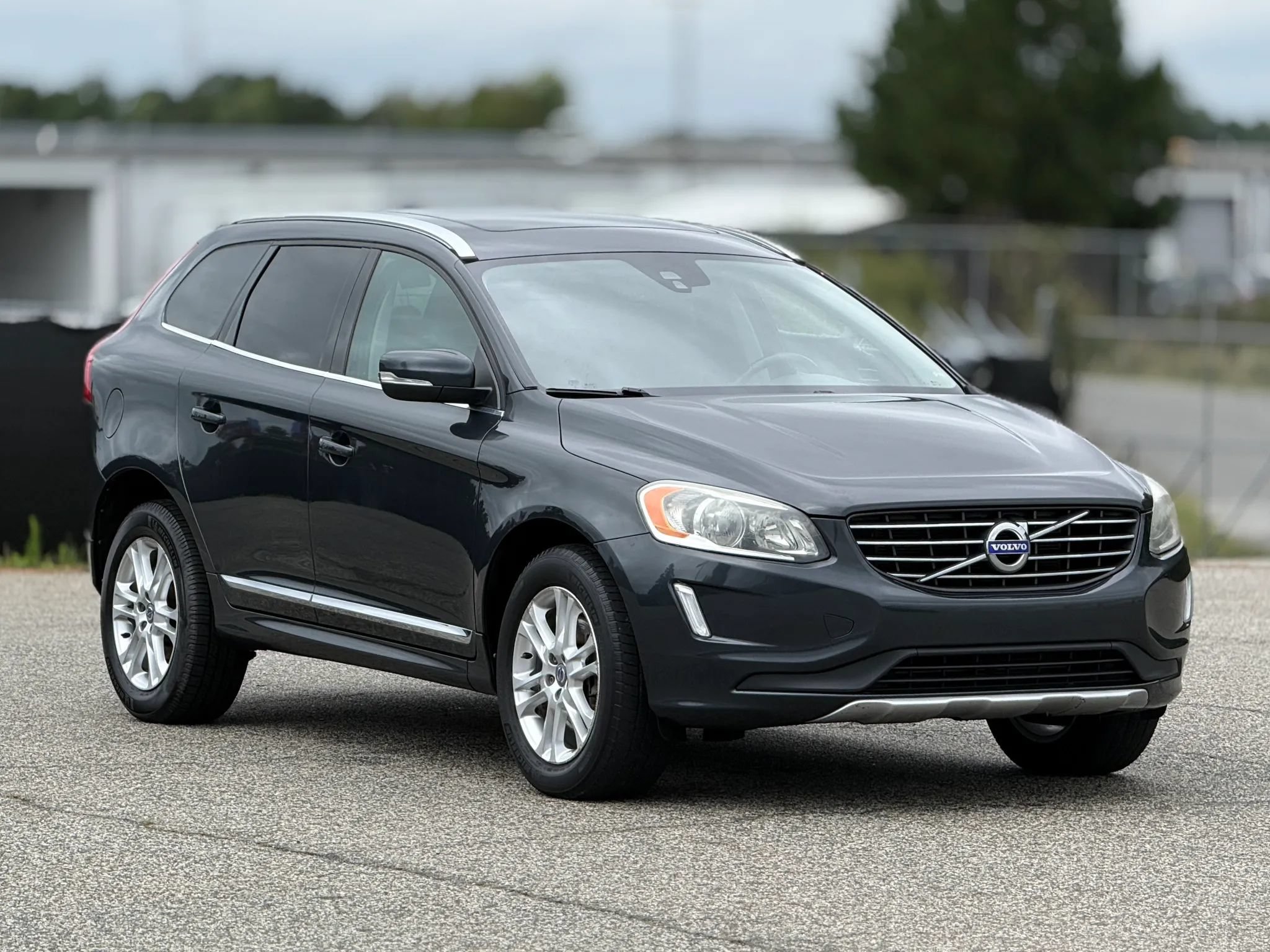 Used 2015 Volvo XC60 T5 w/ Proximity Package AWD/4WD image 1