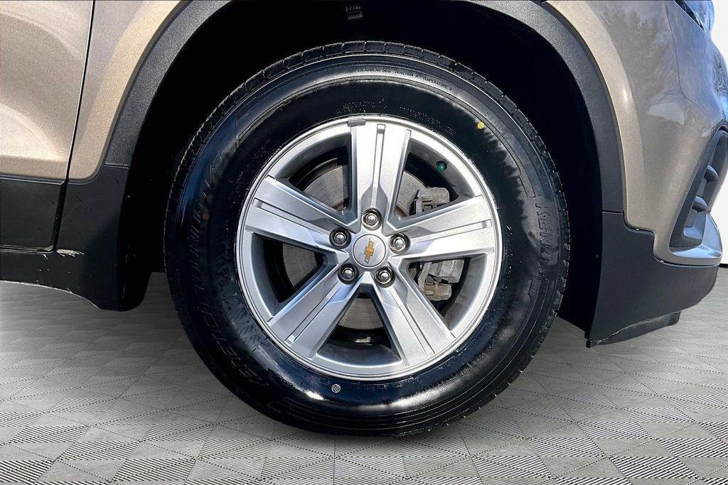 Used 2020 Chevrolet Trax LS w/ Tint and Cruise Package image 9