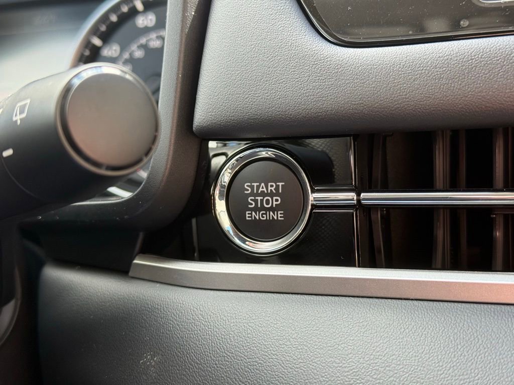 New 2026 Mitsubishi Outlander SE image 12