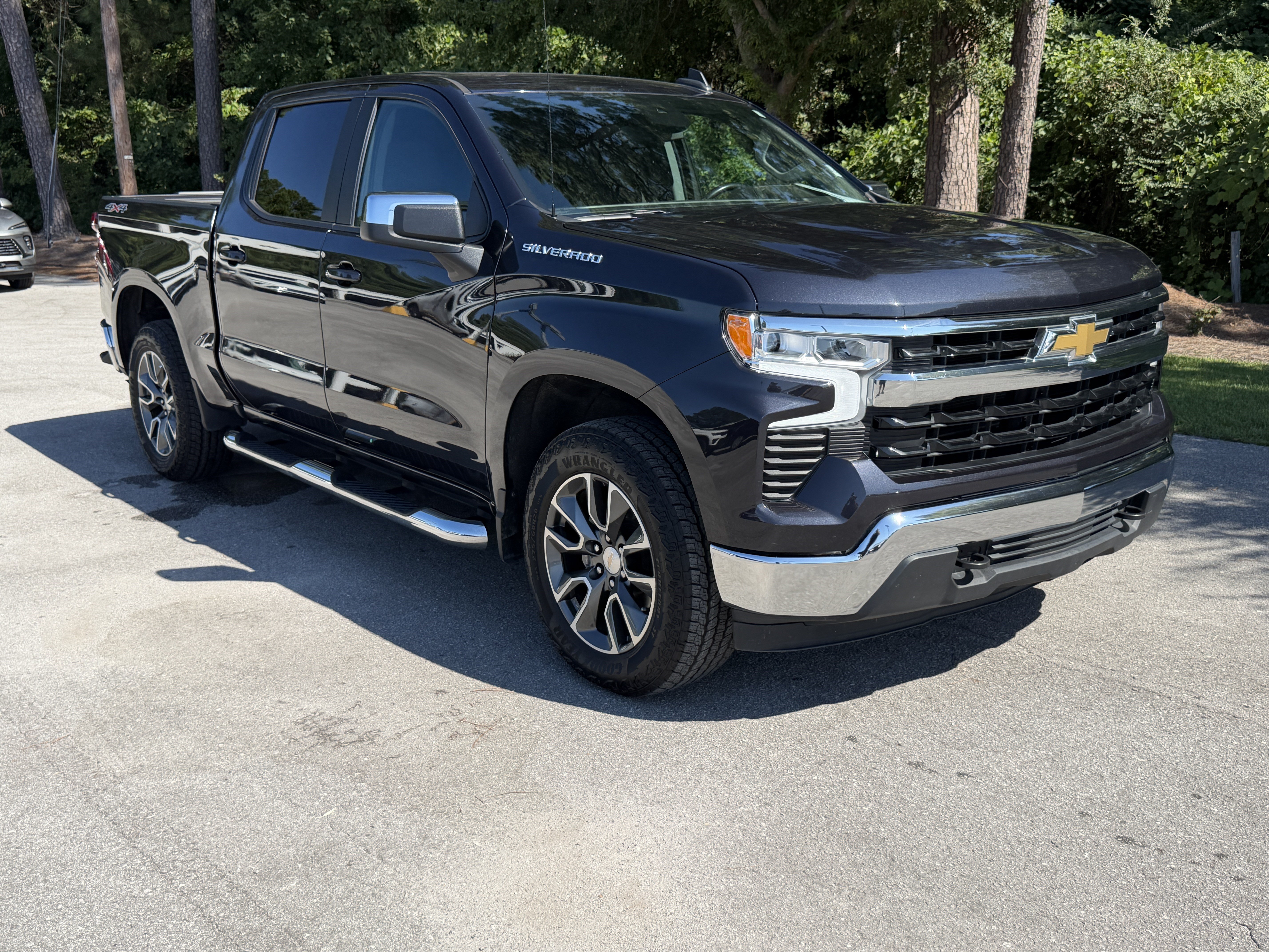 Used 2022 Chevrolet Silverado 1500 LT AWD/4WD image 29