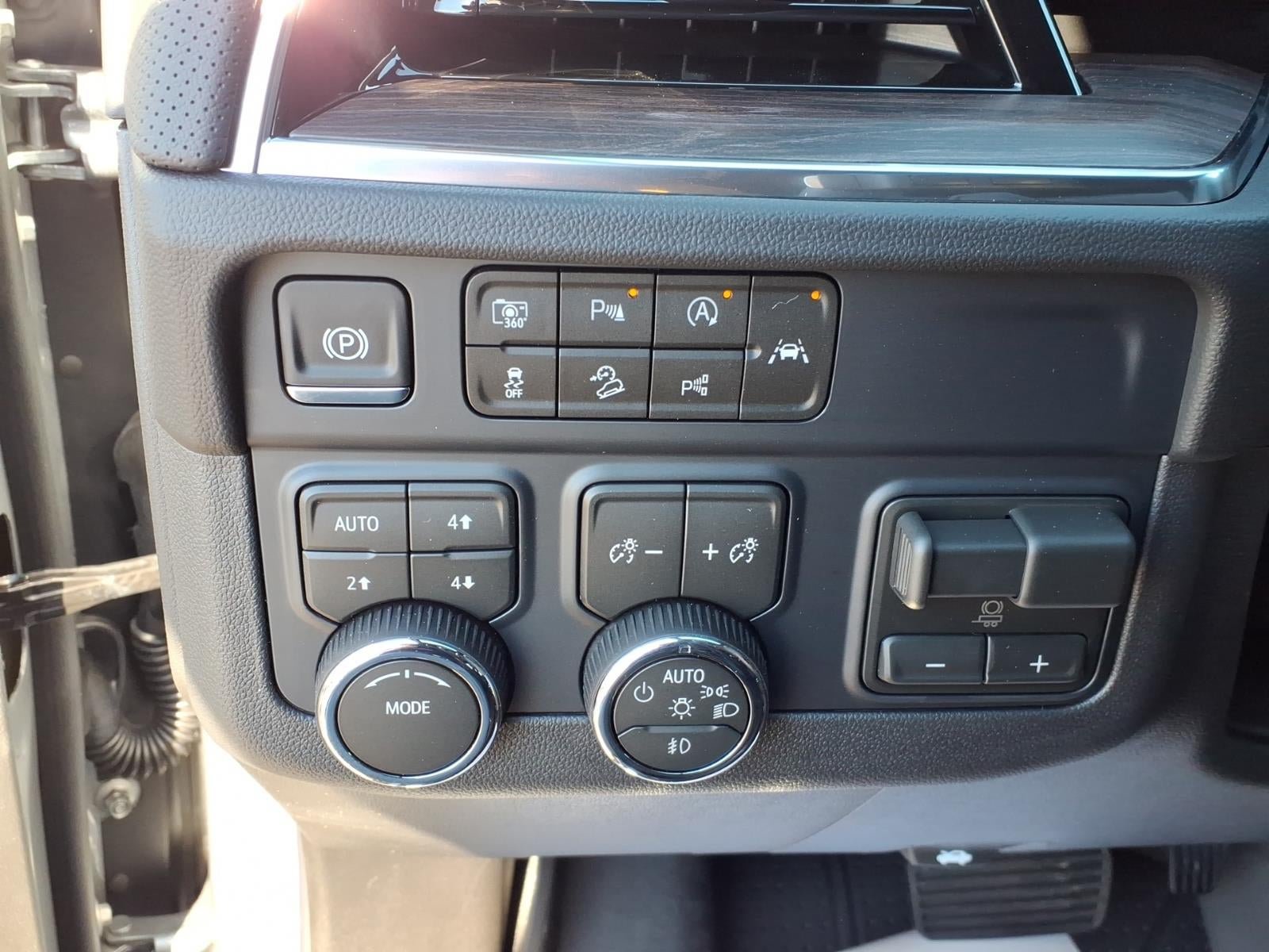 New 2026 Chevrolet Tahoe Premier w/ Sun And Tow Package AWD/4WD image 22
