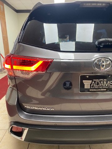 Used 2019 Toyota Highlander Limited FWD image 11