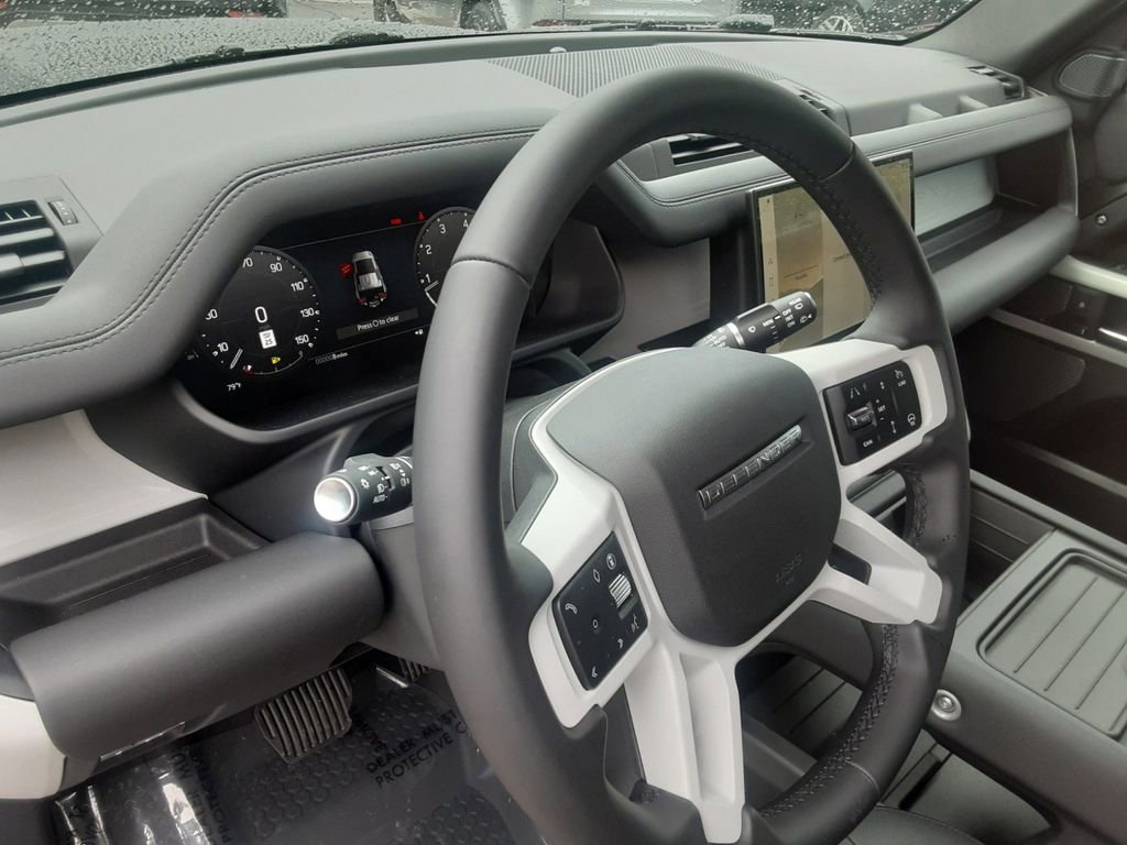New 2024 Land Rover Defender 110 SE image 7