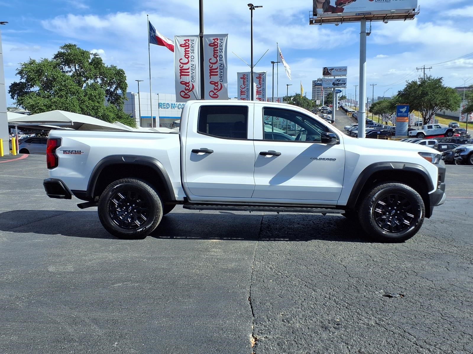 Used 2024 Chevrolet Colorado Trail Boss w/ Advanced Trailering Package AWD/4WD image 5