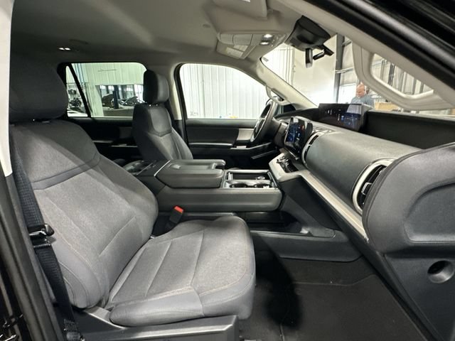 Used 2025 Ford Expedition Active AWD/4WD image 30