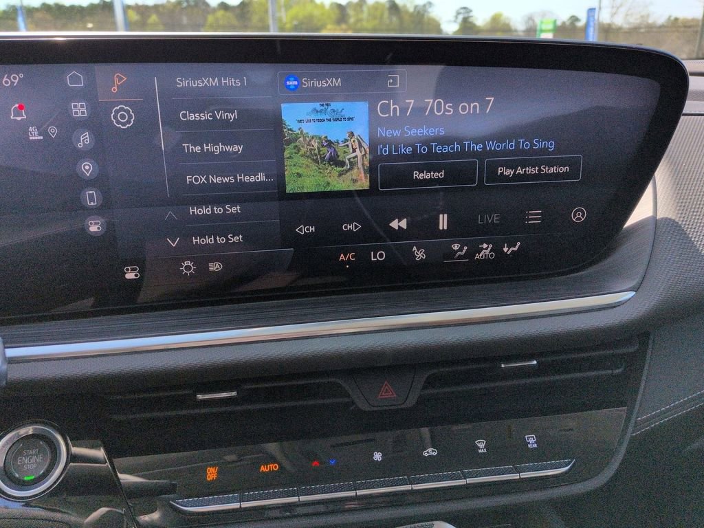 Used 2025 Buick Envision Preferred image 24