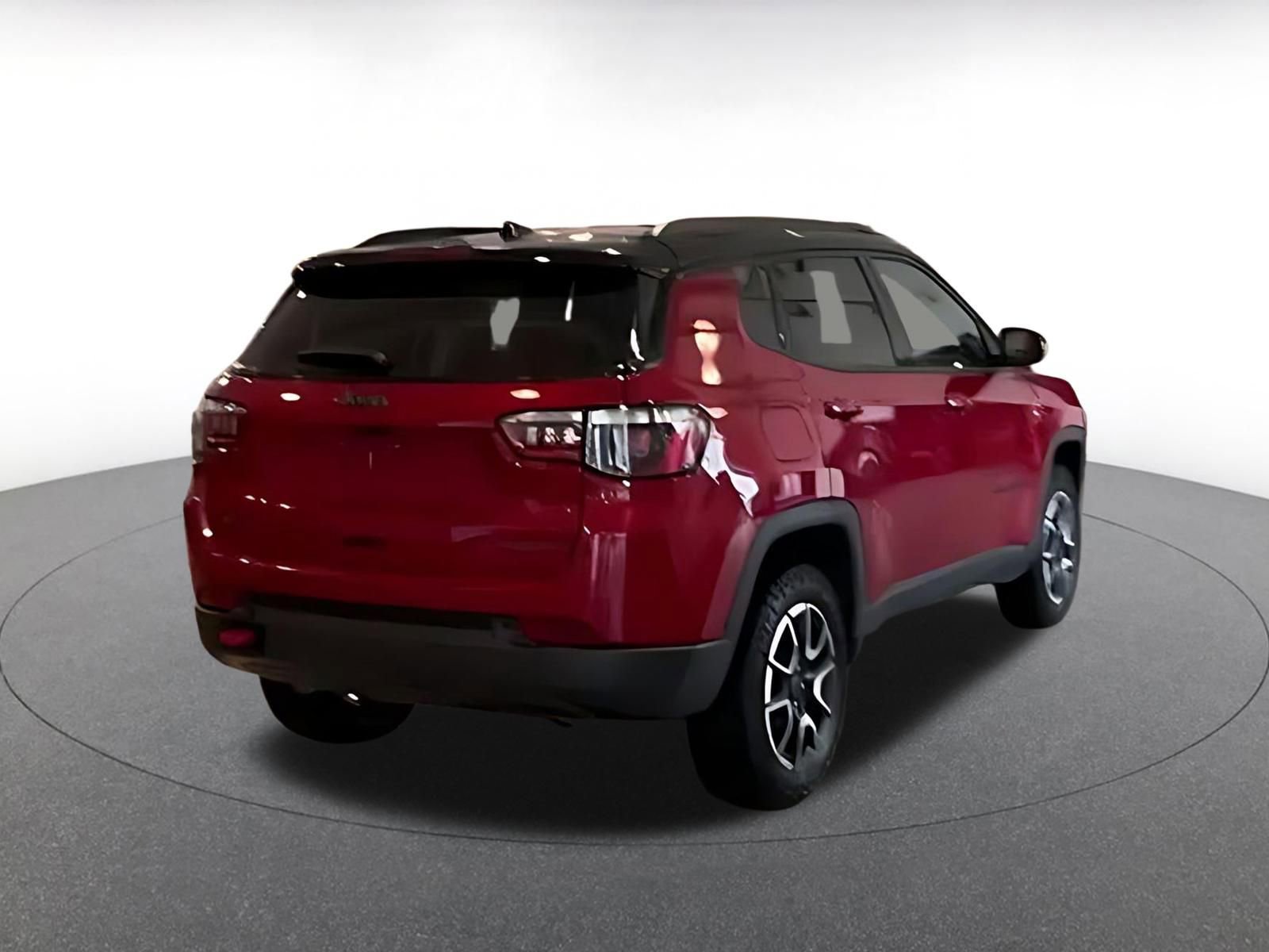 Used 2025 Jeep Compass Trailhawk AWD/4WD image 12