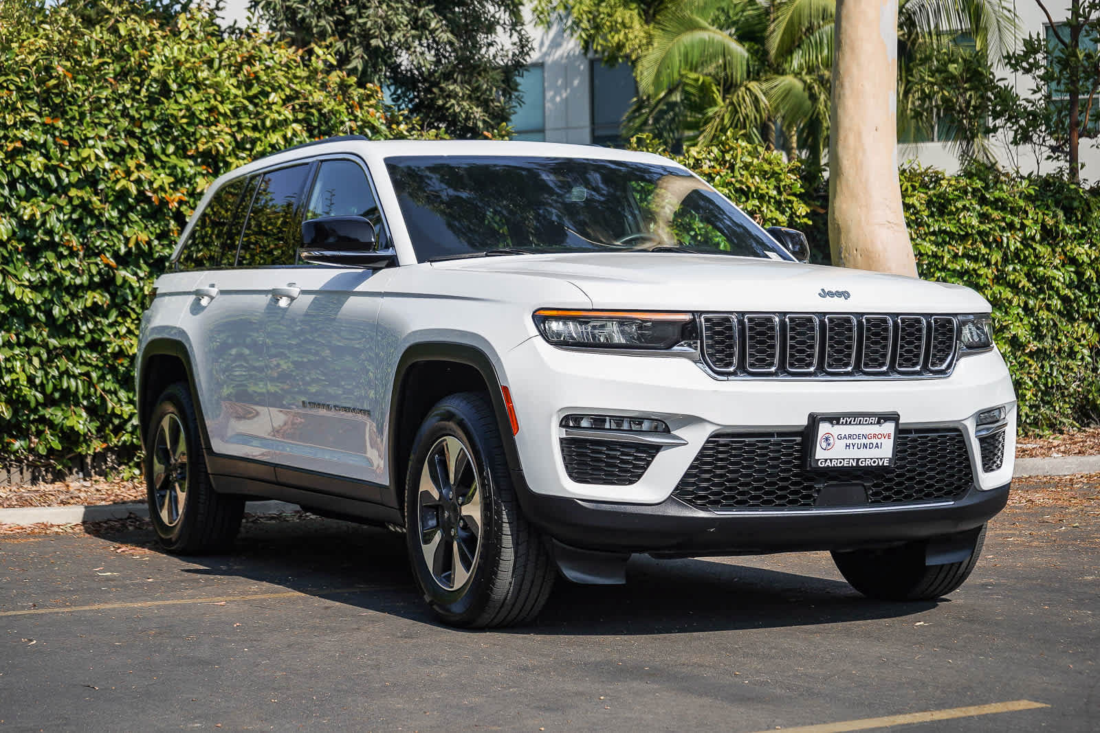 Used 2024 Jeep Grand Cherokee Limited 4xe AWD/4WD image 3