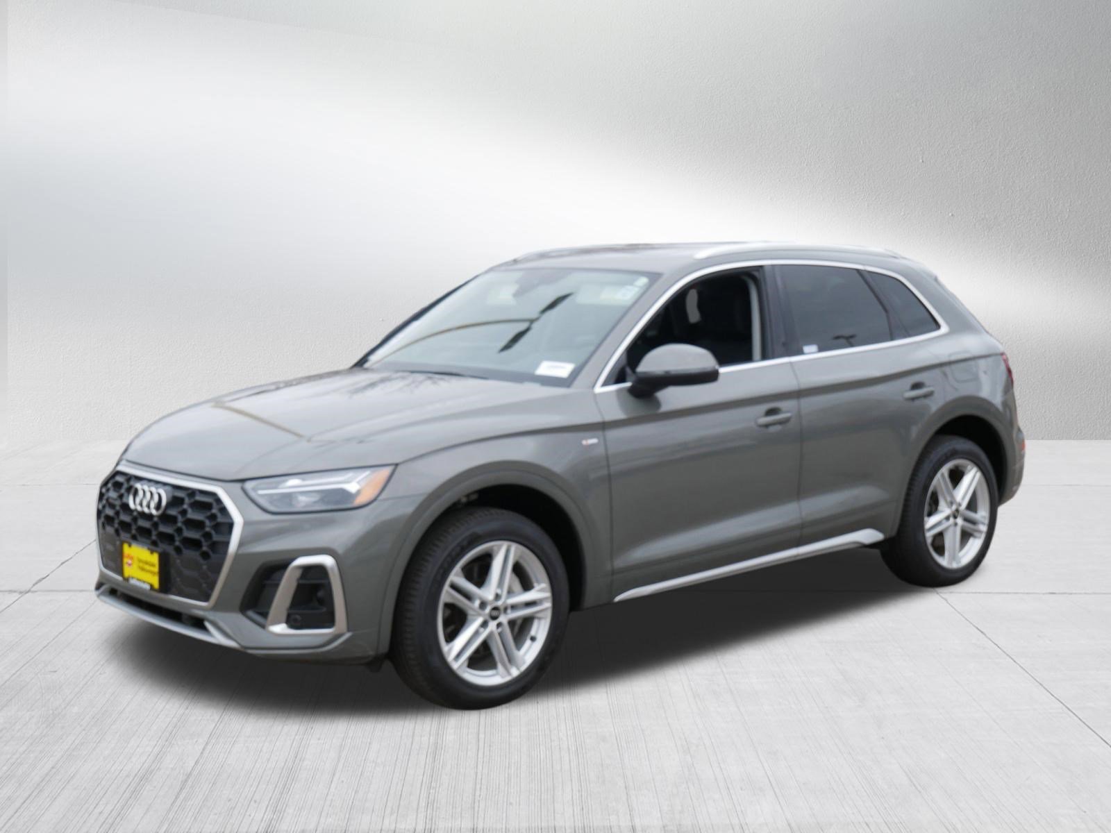 Used 2023 Audi Q5 e Premium w/ Convenience Package AWD/4WD image 3