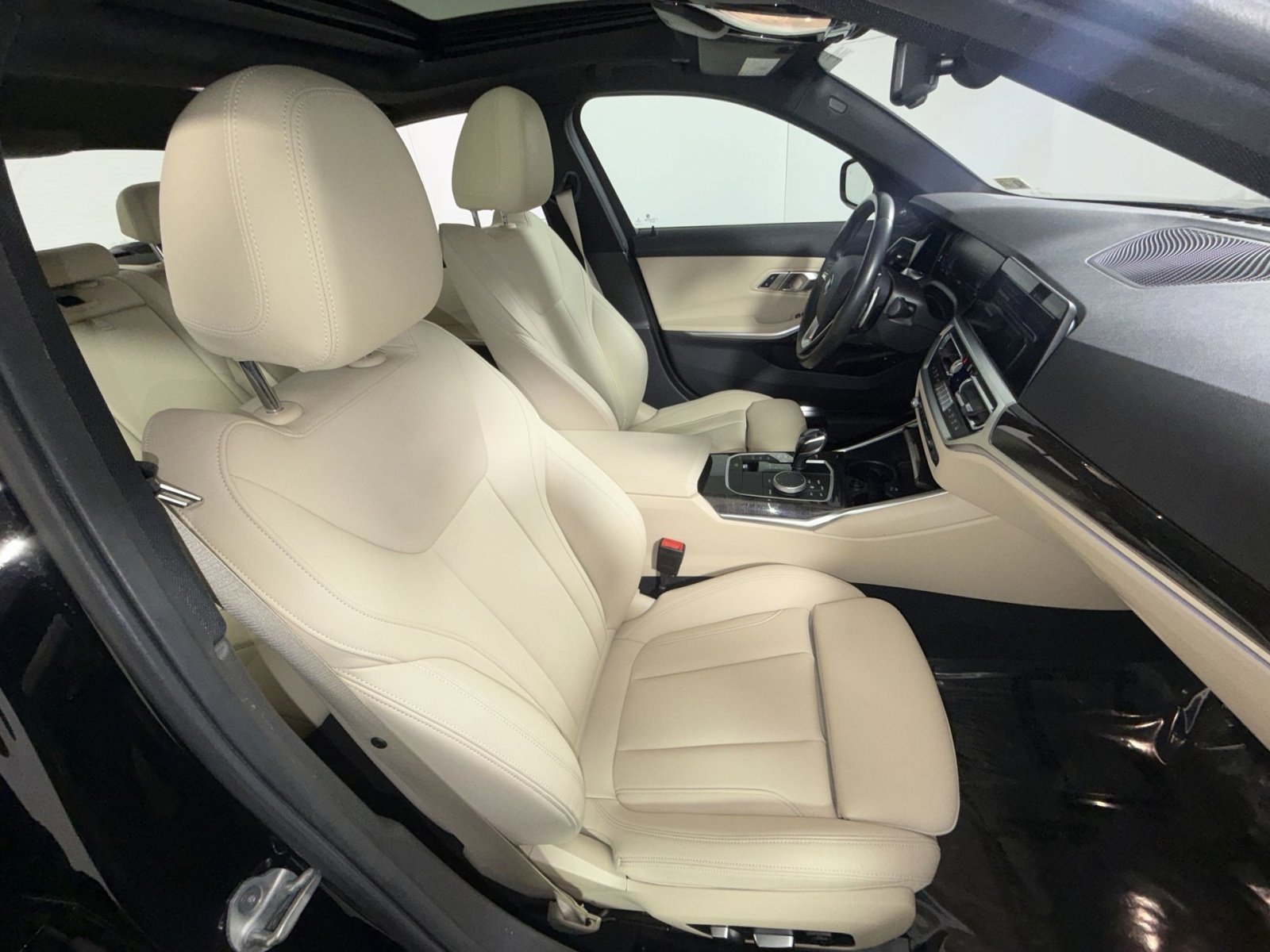 Used 2021 BMW 330e w/ Convenience Package image 27