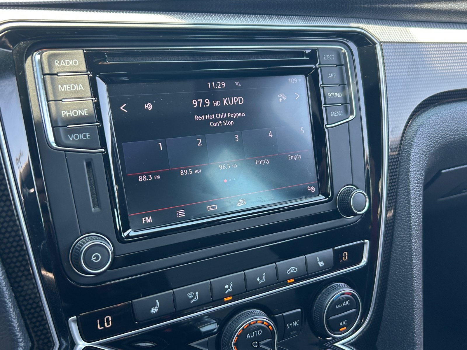 Used 2018 Volkswagen Passat GT FWD image 26