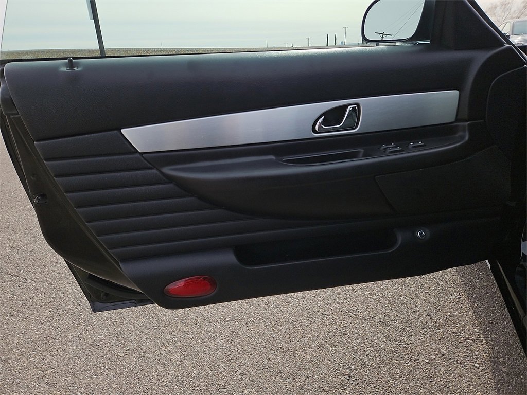 Used 2003 Ford Thunderbird Base image 15