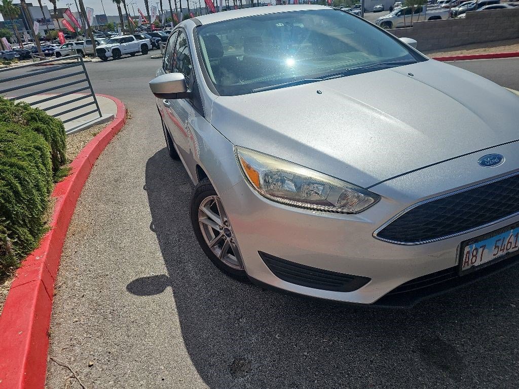 Used 2018 Ford Focus SE FWD image 2