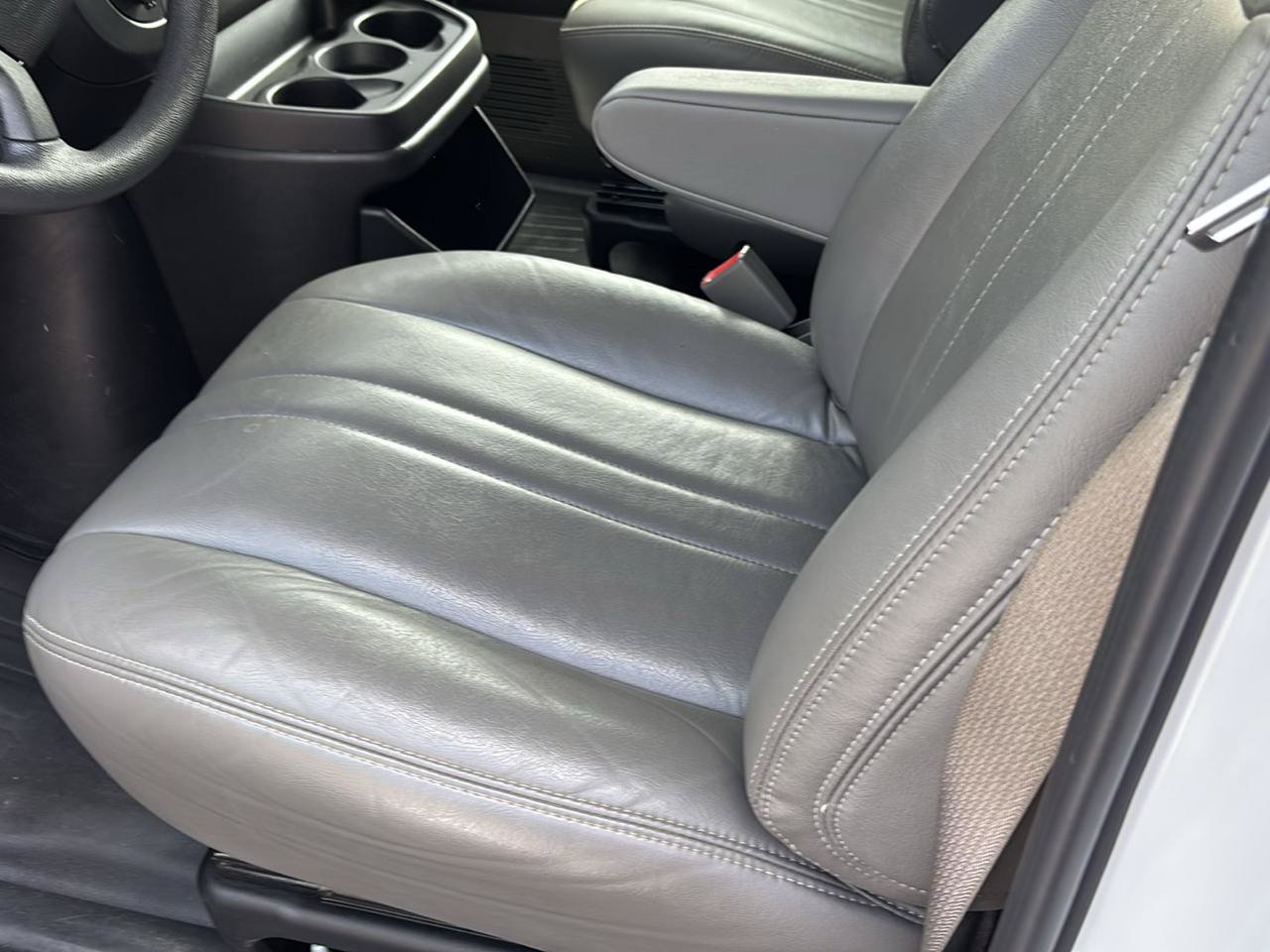 Used 2025 Chevrolet Express 2500 w/ Driver Convenience Package RWD image 9
