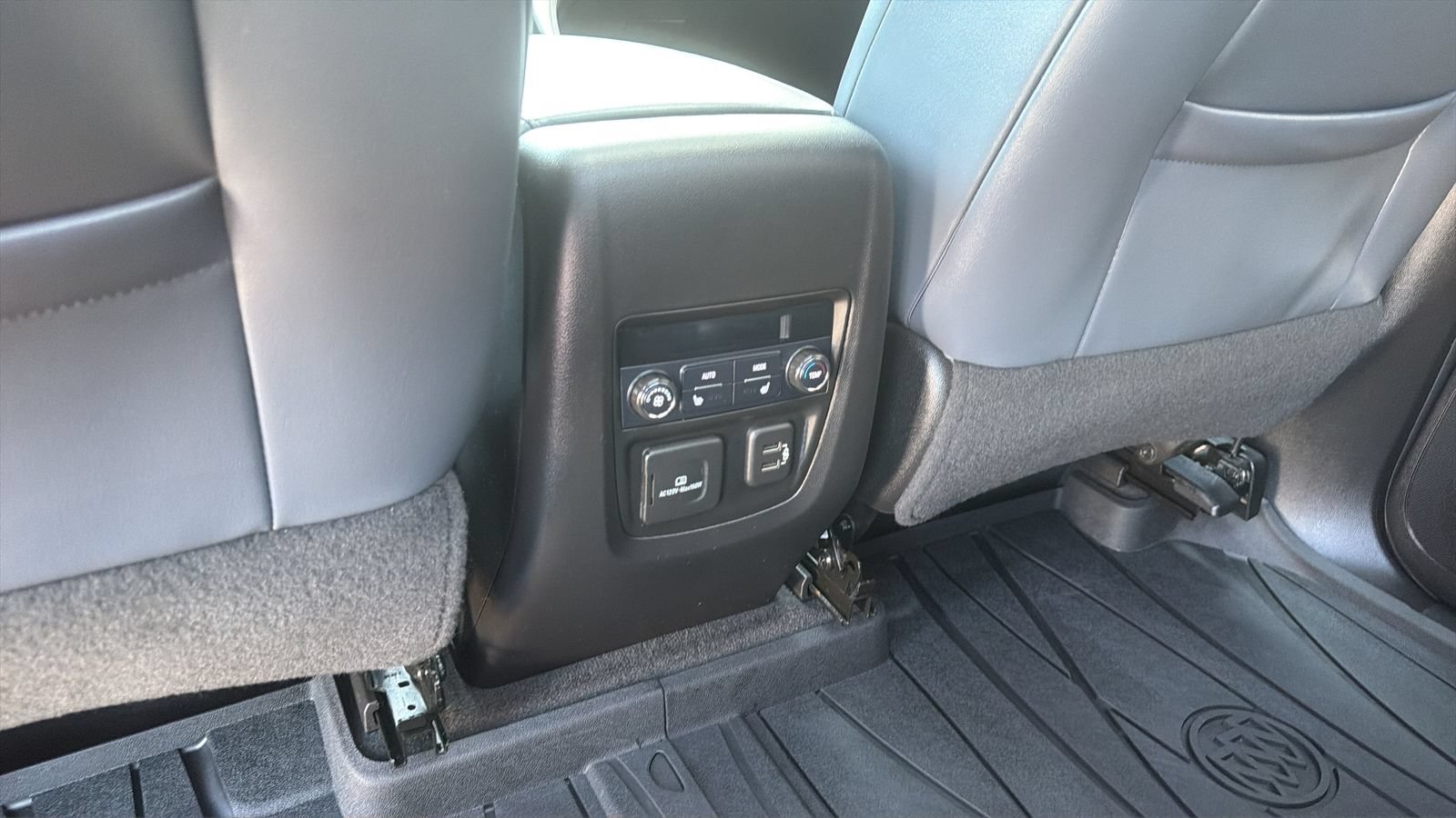 Used 2020 Buick Enclave Premium w/ Sun and Sites Package FWD image 26