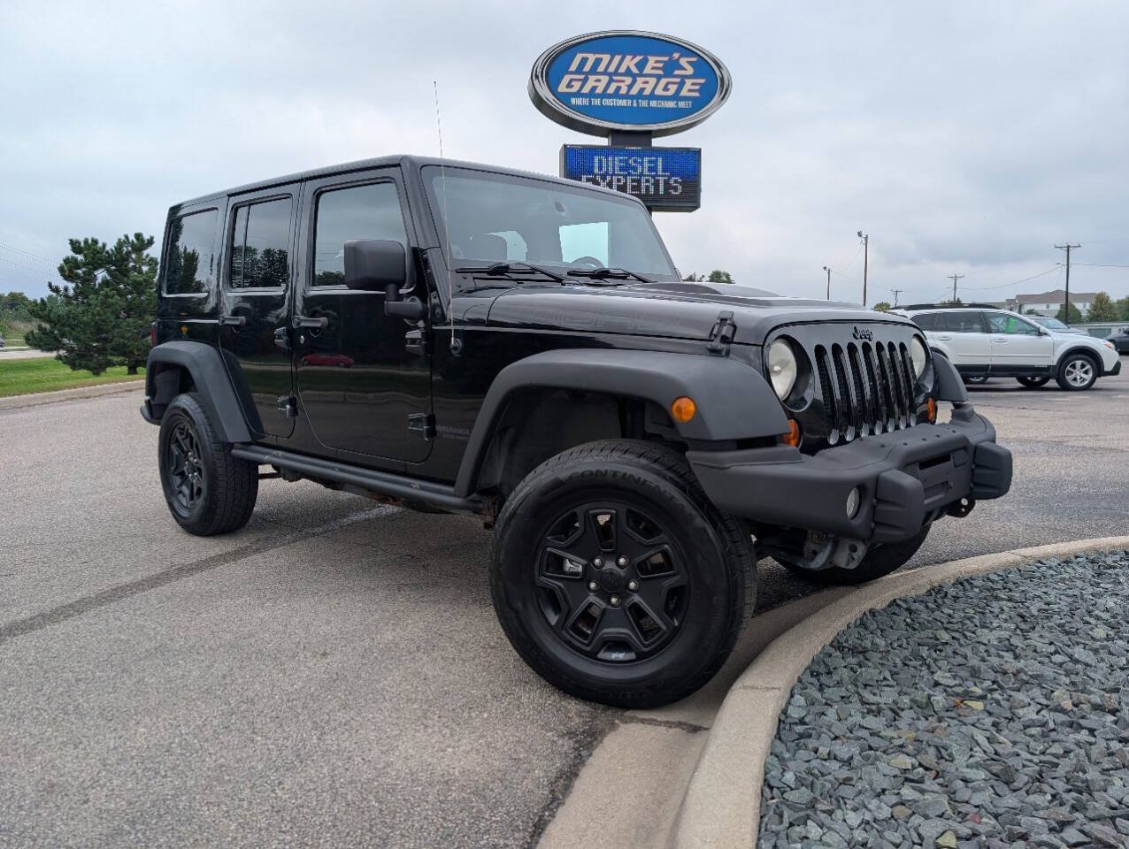 Used 2013 Jeep Wrangler Unlimited Sahara AWD/4WD image 2