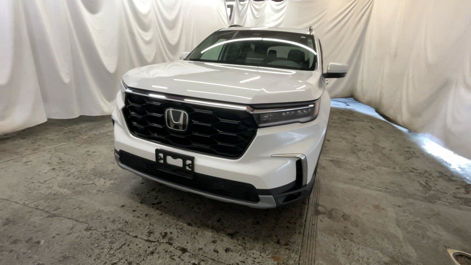 Used 2025 Honda Pilot Elite image 13