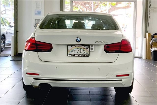 Used 2018 BMW 330e w/ Convenience Package RWD image 4
