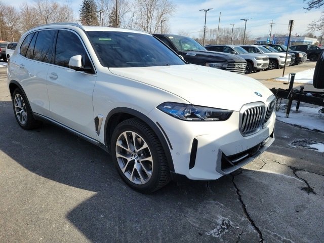 Used 2024 BMW X5 xDrive40i w/ Premium Package image 1